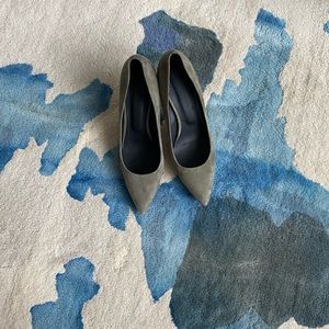 Theory city 85 pump green suede sz 40 US 9 like new with box and bag heels